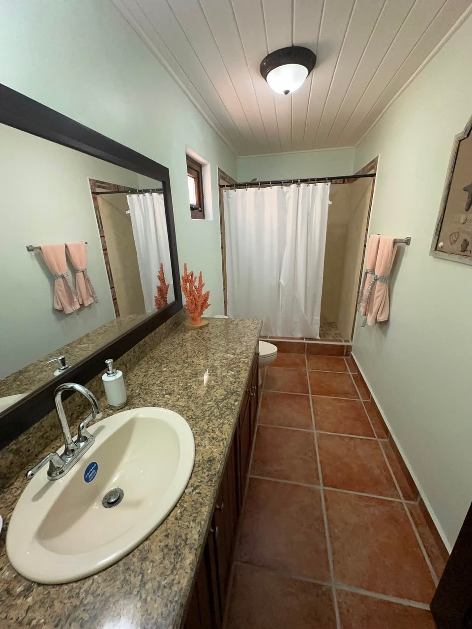 WEST BAY ROAD CONDOMINIO
