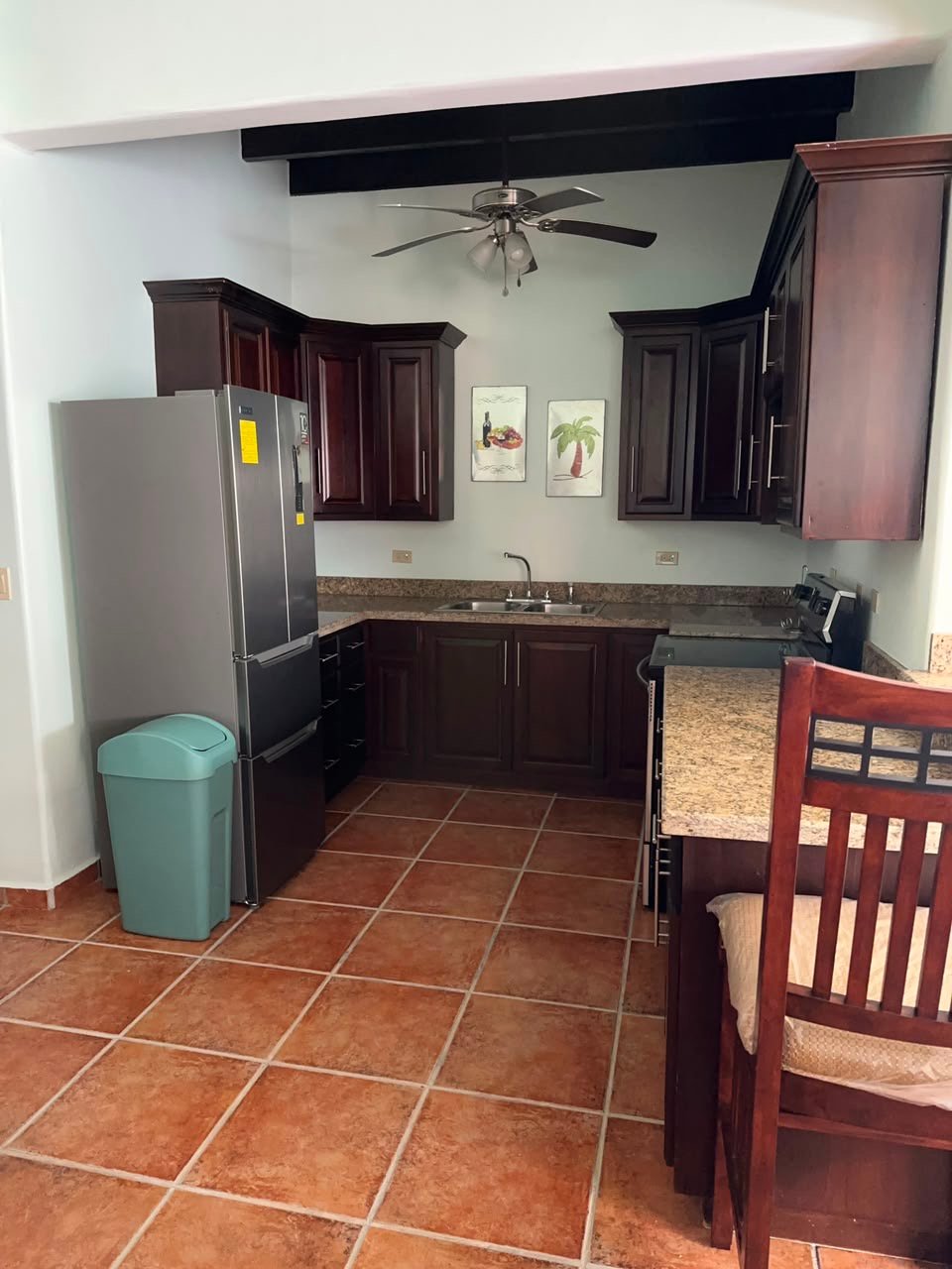 WEST BAY ROAD CONDOMINIO