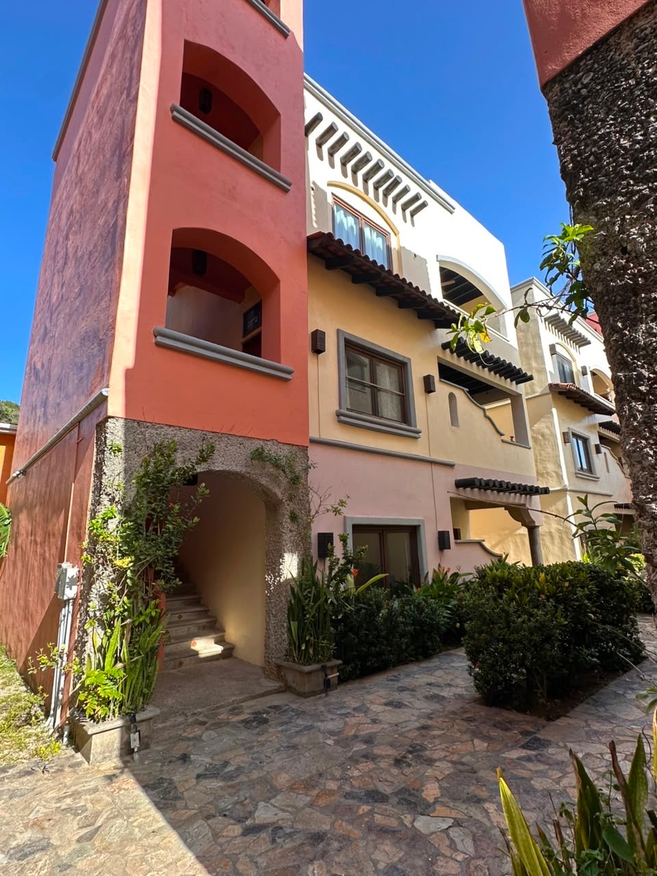 WEST BAY ROAD CONDOMINIO