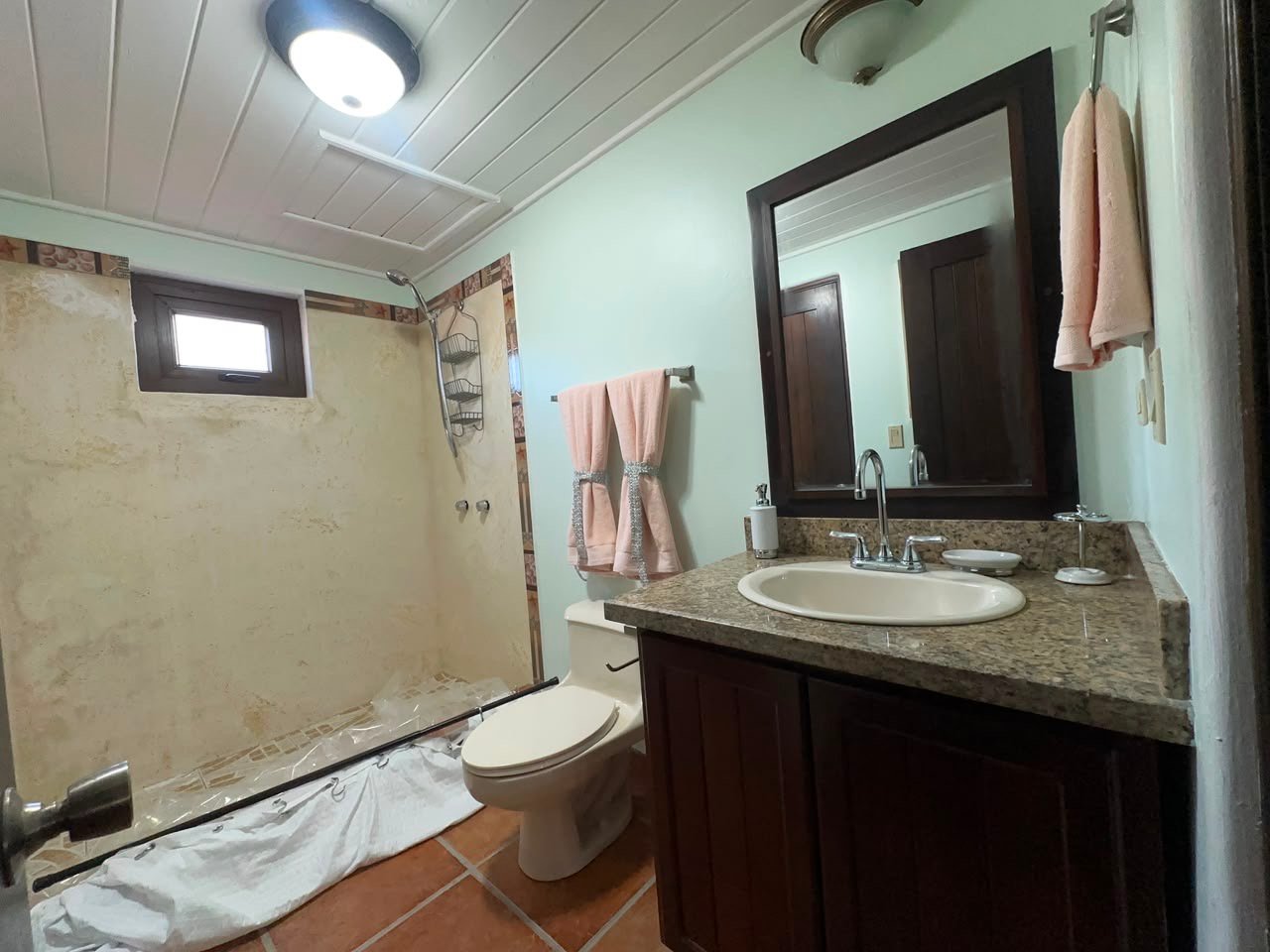 WEST BAY ROAD CONDOMINIO