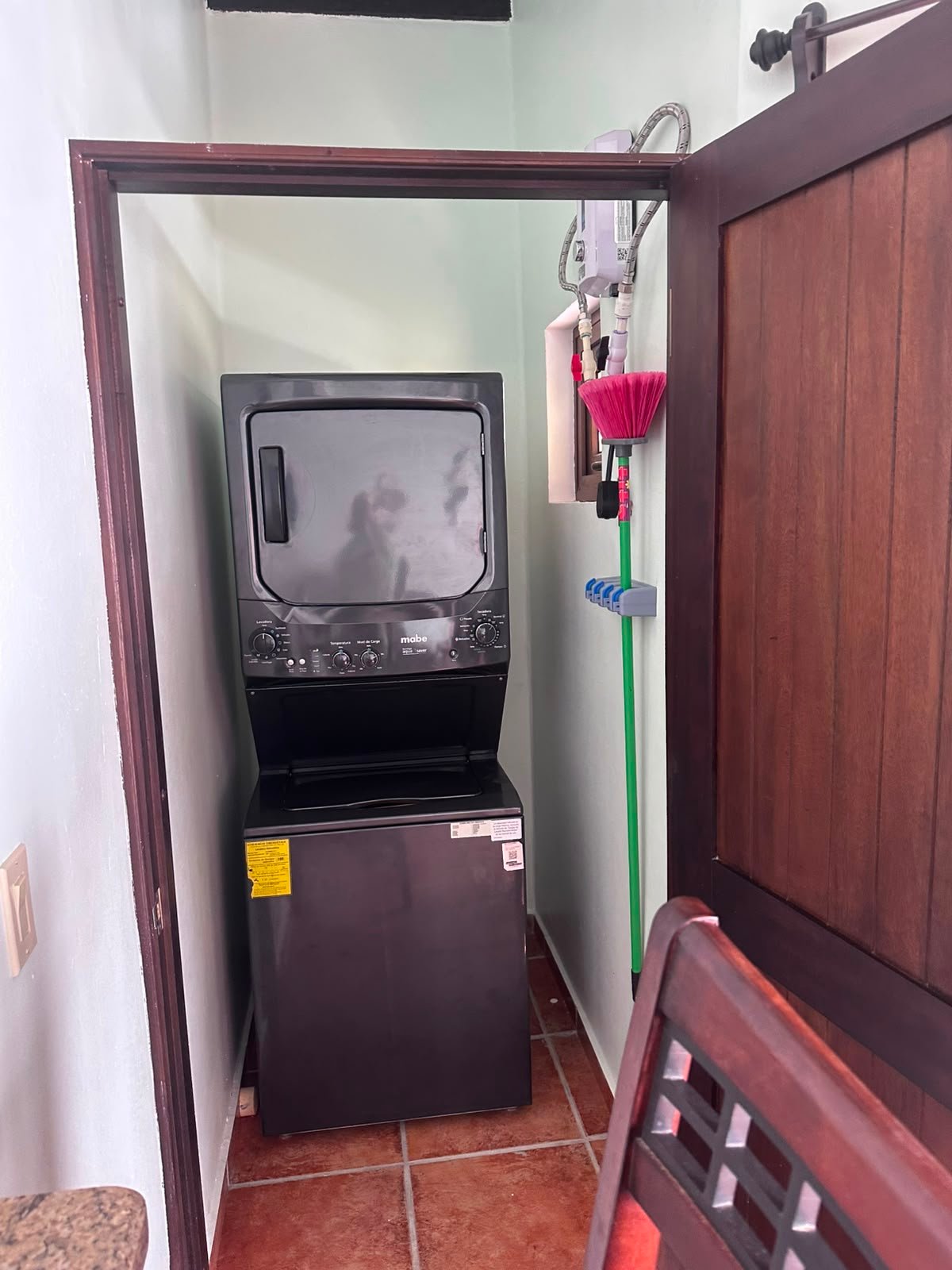 WEST BAY ROAD CONDOMINIO