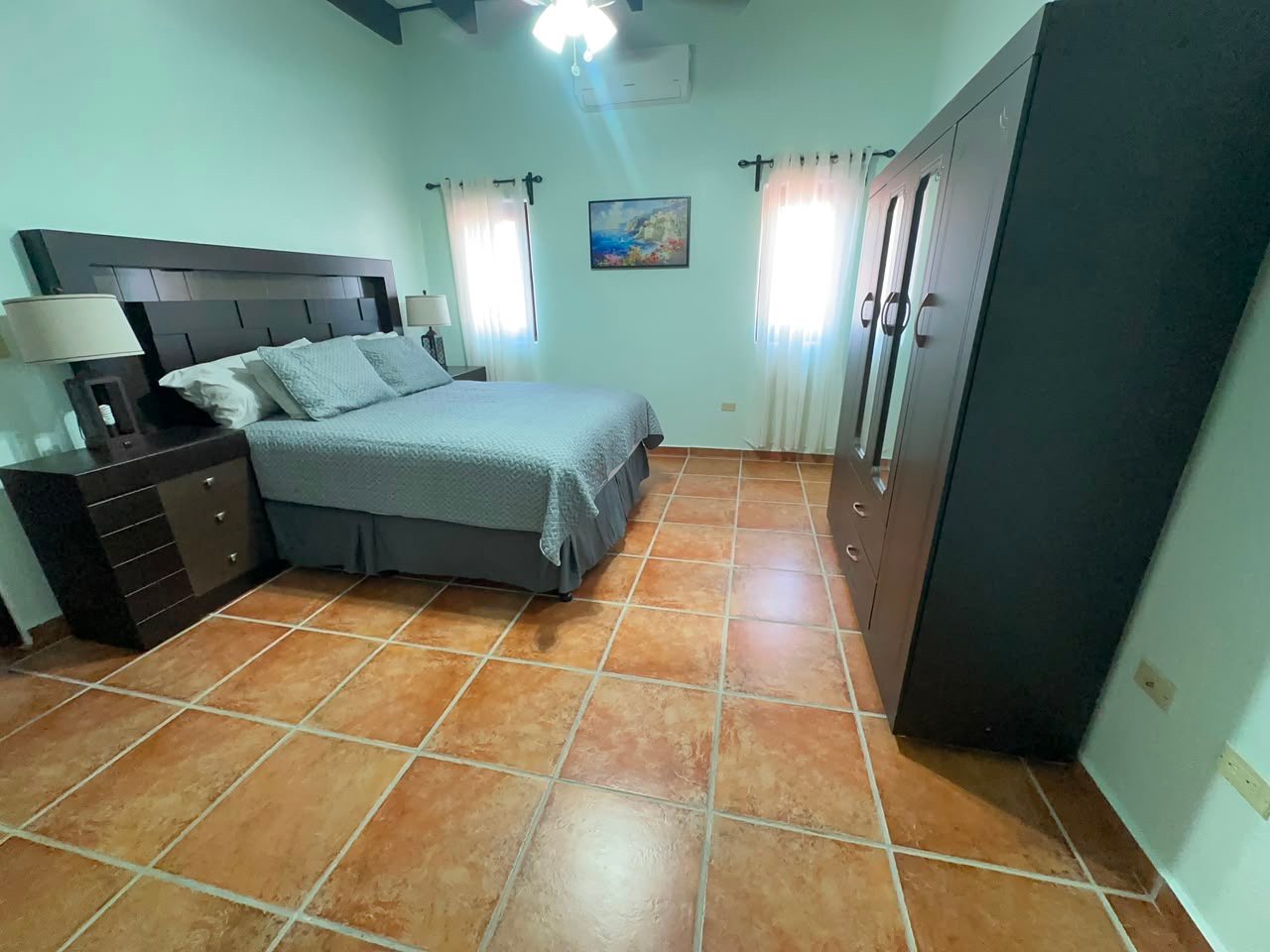 WEST BAY ROAD CONDOMINIO