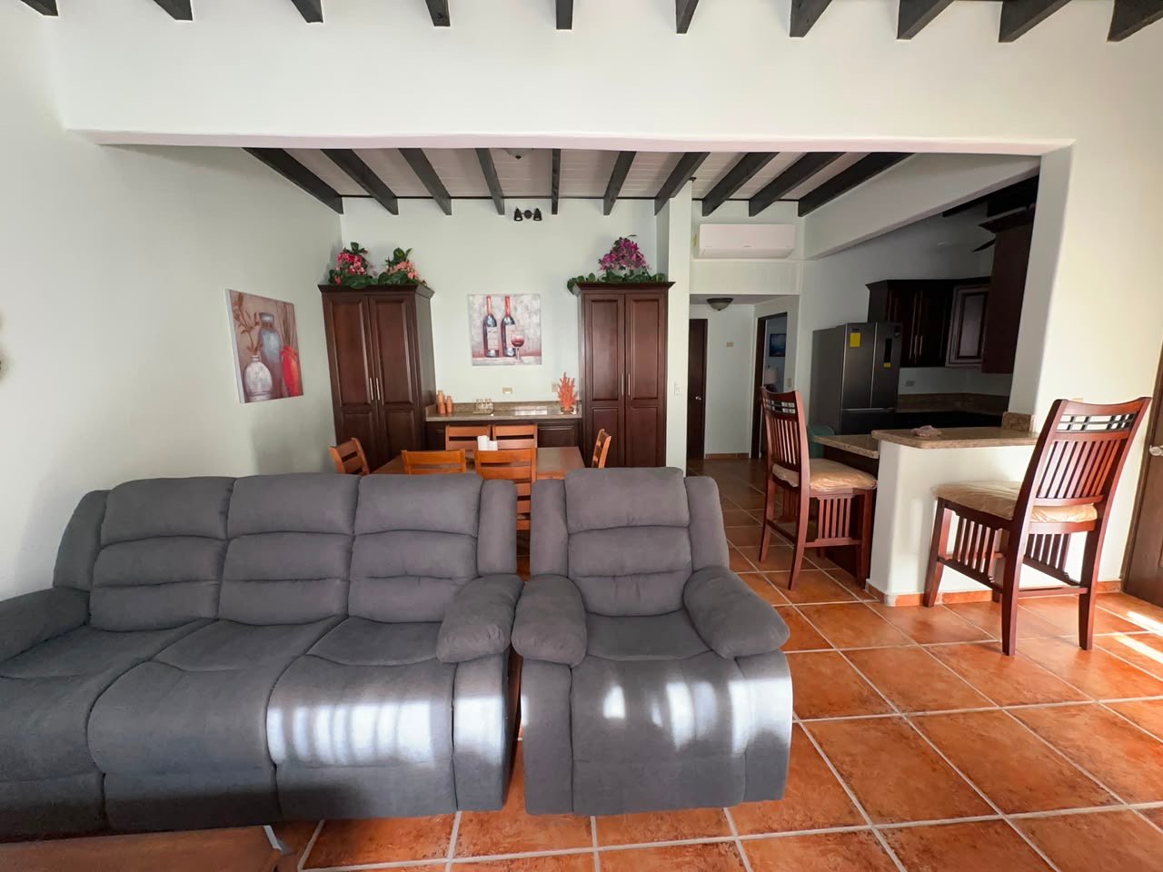 WEST BAY ROAD CONDOMINIO